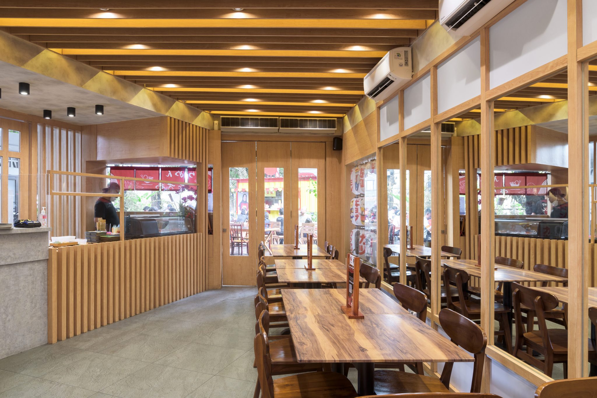 Restoran dan tempat usaha